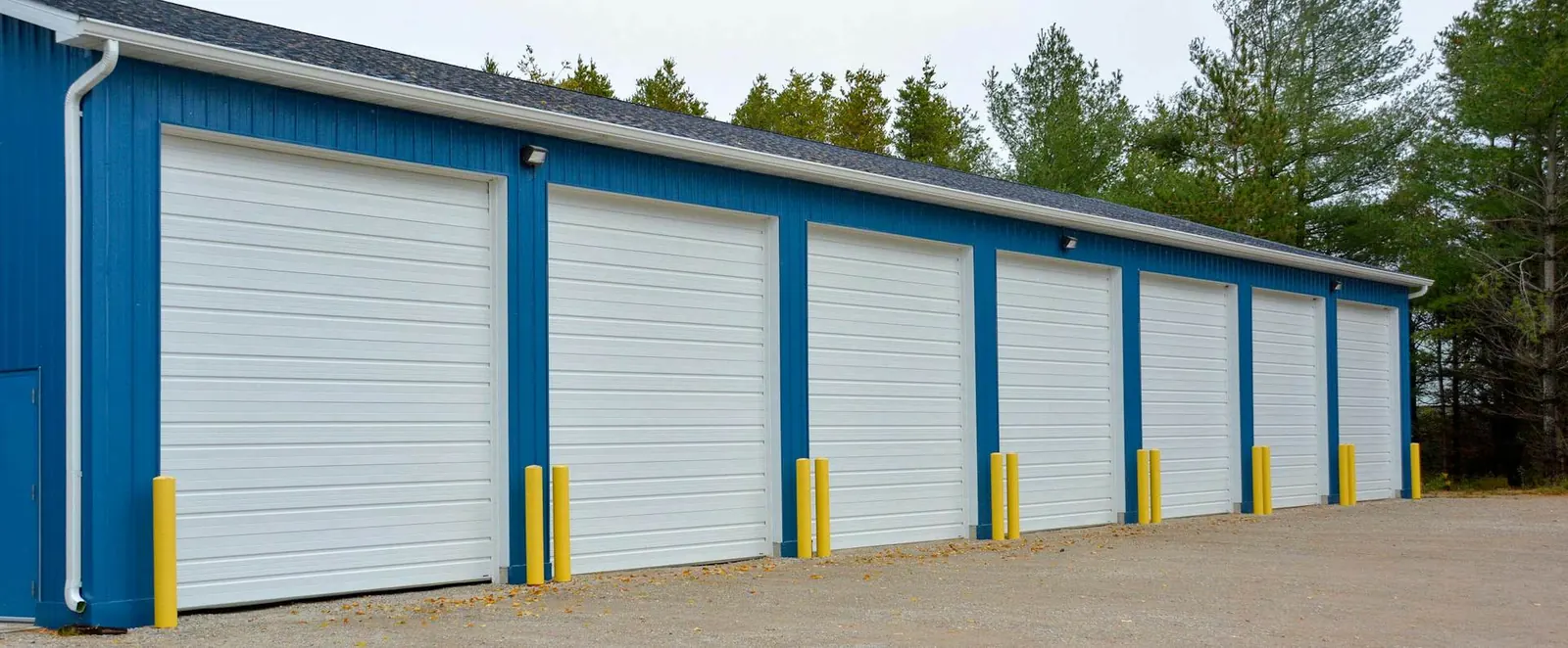Row of white Hörmann steel sectional doors on a self-storage building